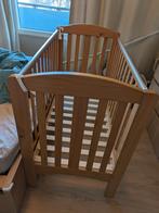 Gratis Massief hout, ledikant, babybox, Ophalen, Zo goed als nieuw, Ledikant