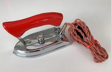 Rowenta vintage reisstrijkijzer beschikbaar voor biedingen