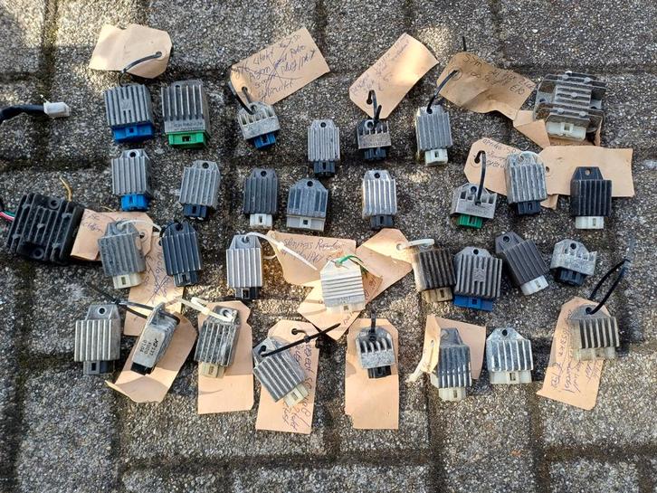 Partij scooter spannings regelaars gebruikt, Fietsen en Brommers, Brommeronderdelen | Scooters, Gebruikt, Overige merken, Overige typen