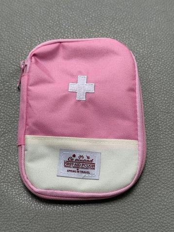 Eerste hulp kit / tasje nieuw beschikbaar voor biedingen