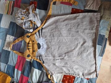 Voor de kleine bakkertjes schort en muts beschikbaar voor biedingen