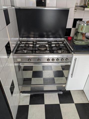 Smeg 5 pits gasfornuis beschikbaar voor biedingen