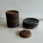 Arabia Ruska, schotels en een deksel, Huis en Inrichting, Keuken | Servies, Ophalen of Verzenden, Keramiek, Overige stijlen, Kop(pen) en/of Schotel(s)