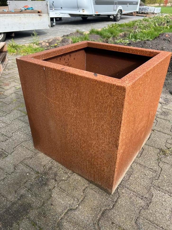 Nieuw! Moet weg!! 60x60x60 (cm) bloembakken cortenstaal, Tuin en Terras, Bloembakken en Plantenbakken, Zo goed als nieuw, Metaal
