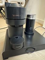 Nespresso Vertuo met melkopschuimer en cuplade, Gebruikt, Koffiemachine, Ophalen of Verzenden, Koffiepads en cups