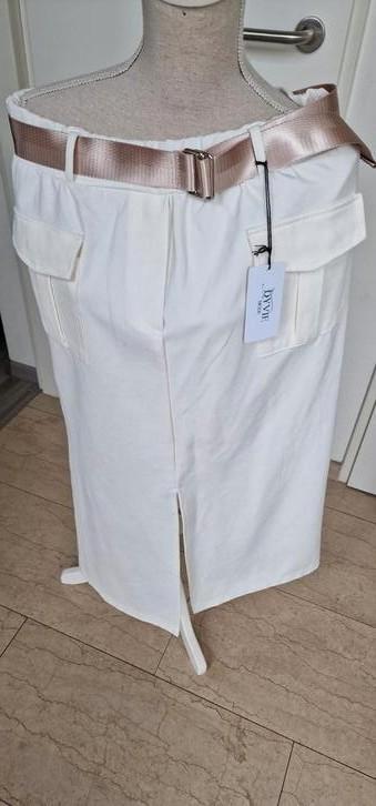 11)Te koop nieuw  room witte jog rok 1 maat ongv.44/46 beschikbaar voor biedingen