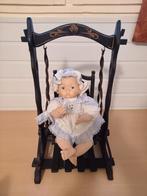 Houten poppen schommel met porseleinen pop, Kinderen en Baby's, Ophalen of Verzenden, Gebruikt, Overige typen