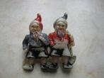 Vintage speldje - 2 kabouters met pijp & schop - 2.5 cm, Verzenden, Gebruikt, Figuurtje, Speldje of Pin