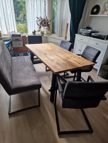 Eethoek: Bank en 4 Stoelen beschikbaar voor biedingen