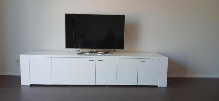 Hoogglans wit tv-meubel van Goossens met veel opbergruimte, Huis en Inrichting, Kasten | Dressoirs, Zo goed als nieuw, 200 cm of meer