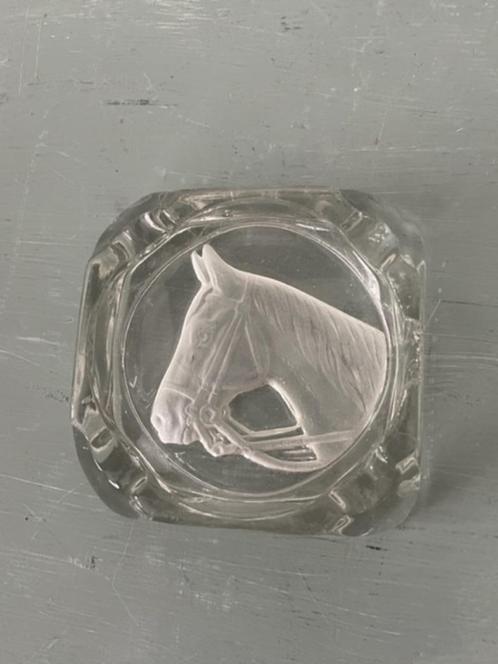 Vintage glazen asbak met paardenhoofd. Paard glas, Verzamelen, Dierenverzamelingen, Zo goed als nieuw, Overige typen, Paard, Ophalen