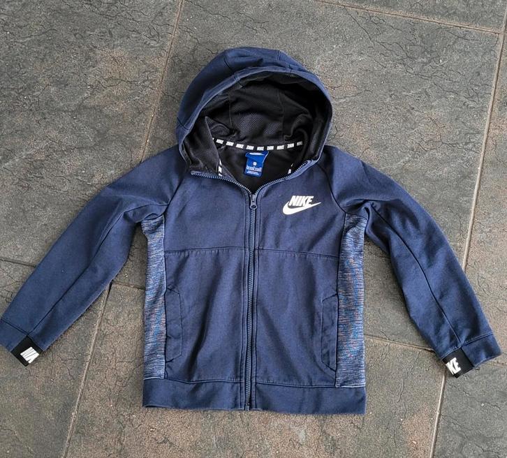Nike vest donkerblauw maat 128 / 134, Kinderen en Baby's, Kinderkleding | Maat 128, Zo goed als nieuw, Jongen, Trui of Vest, Ophalen of Verzenden