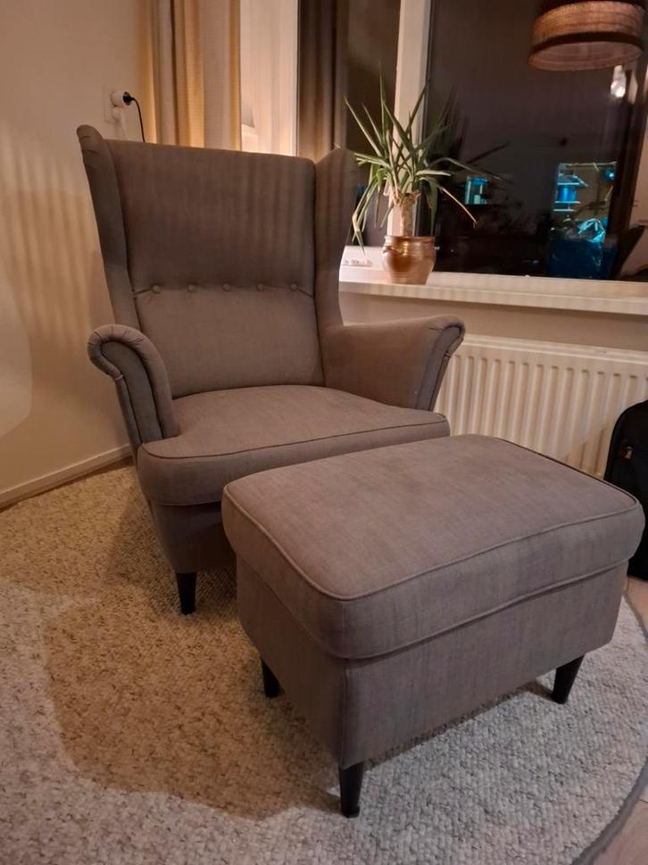 Ikea Strandmon Stoel + Poef - grijs, Huis en Inrichting, Fauteuils, Gebruikt, Hout, Stof, 75 tot 100 cm, 75 tot 100 cm, Ophalen