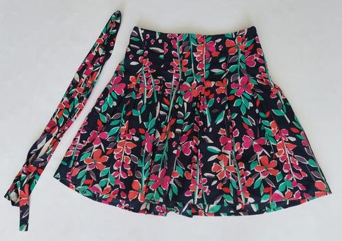 ZGAN Mooie katoenen plooirok MEXX maat 38/M €12,50, Kleding | Dames, Rokken, Zo goed als nieuw, Maat 38/40 (M), Zwart, Knielengte