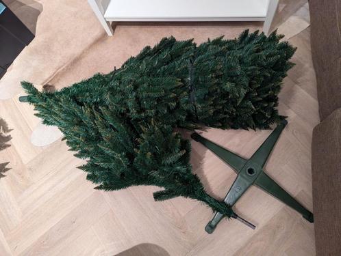Kunstkerstboom 240 cm en versiering, Diversen, Kerst, Zo goed als nieuw, Ophalen