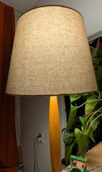 Vintage vloerlamp met beige kap, Huis en Inrichting, Lampen | Lampenkappen, Gebruikt, Ophalen of Verzenden, 50 cm of meer, Bruin