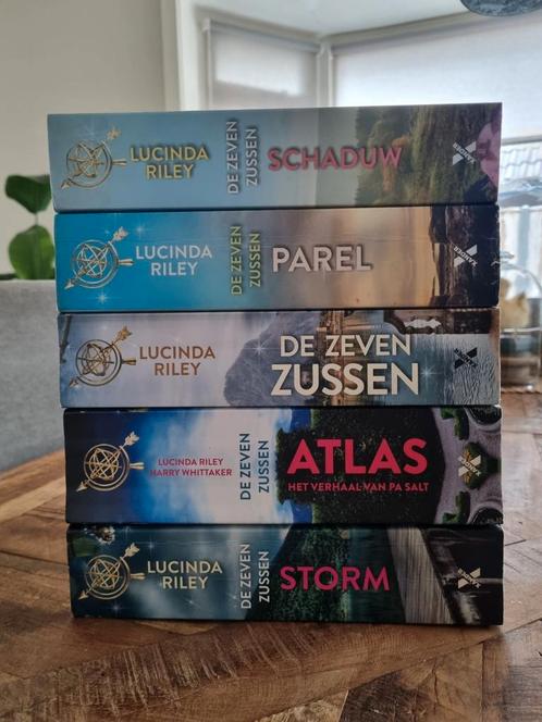 Serie de zeven zussen van Lucinda Riley, 5 boeken, Boeken, Romans, Zo goed als nieuw, Nederland, Ophalen of Verzenden