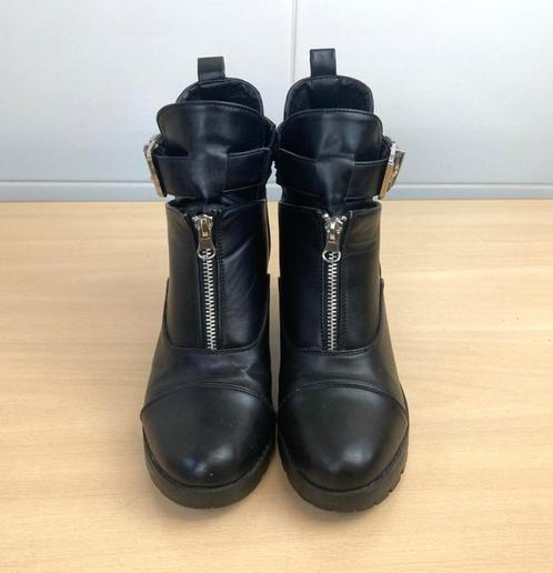 Lucky Shoes zwarte enkellaarsjes met gesp mt 38 ZGAN, Kleding | Dames, Schoenen, Zo goed als nieuw, Lage of Enkellaarzen, Zwart