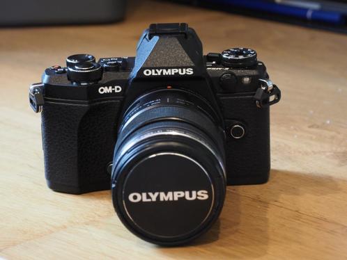Olympus OM-D E-M5 Mark II + 12-50mm F/3.5-6.3 (als nieuw!), Audio, Tv en Foto, Fotocamera's Digitaal, Zo goed als nieuw, Compact