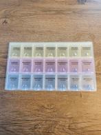 Weekly pill organizer, a container designed to help manage m, Ophalen of Verzenden, Zo goed als nieuw