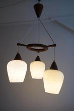 Vintage Jaren 60 lamp teak melkglas patroon streep luchter., Gebruikt, Vintage, Metaal, Ophalen of Verzenden
