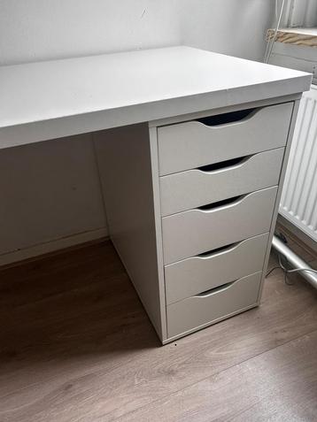 Bureau 200cmx60cm beschikbaar voor biedingen