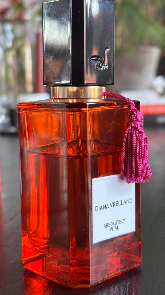Diana Vreeland – Absolutely Vital (100 ml Eau de Parfum), Sieraden, Tassen en Uiterlijk, Uiterlijk | Parfum, Zo goed als nieuw