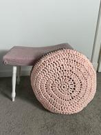 Mooi, gepimpt en brocante krukje en zelfgehaakt groot kussen, Huis en Inrichting, Ophalen of Verzenden, Zo goed als nieuw, Rond