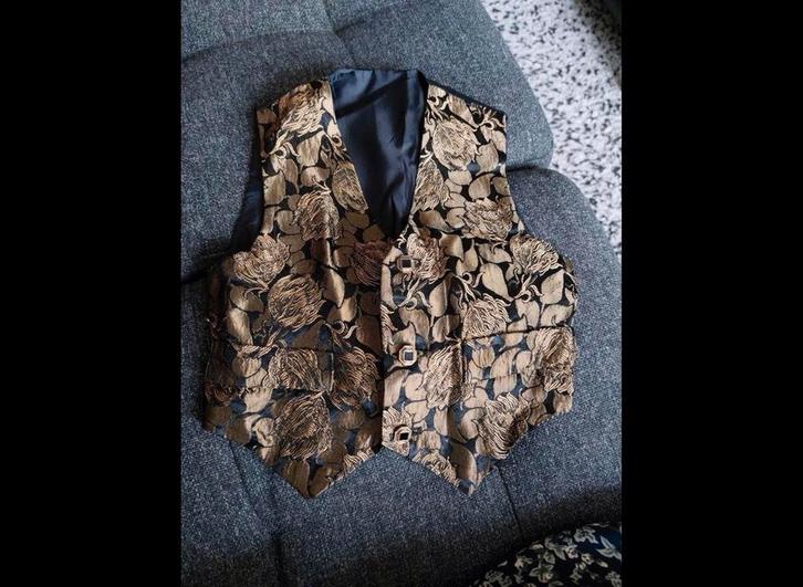 Jongens Giletje💥Brocaat stof €4,50💥maat 86, Kinderen en Baby's, Kinderkleding | Kinder-kledingpakketten, Zo goed als nieuw, Maat 92