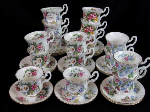 Royal Albert dames kop en schotels, Huis en Inrichting, Keuken | Servies, Zo goed als nieuw, Kop(pen) en/of Schotel(s), Overige stijlen
