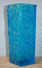 Blauw glazen vaas, Ophalen