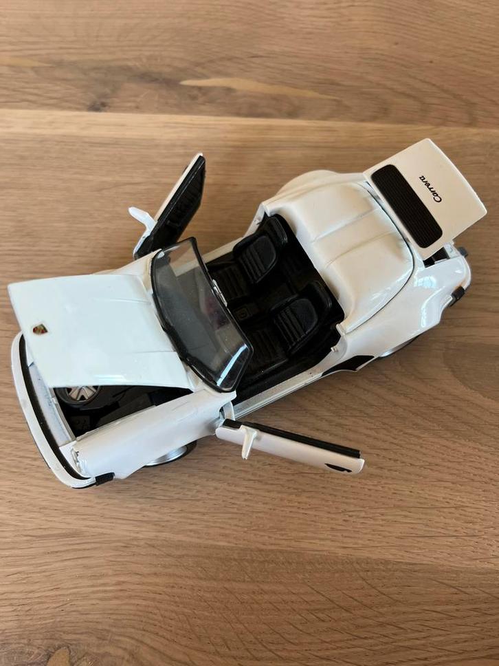 Maisto Porsche 911 Speedster 911 (1989), kleur wit, Hobby en Vrije tijd, Modelauto's | 1:24, Zo goed als nieuw, Auto, Maisto, Ophalen of Verzenden
