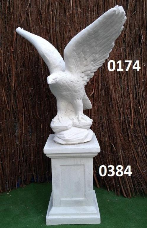 Adelaar met zuil., Tuin en Terras, Tuinbeelden, Nieuw, Dierenbeeld, Beton, Ophalen
