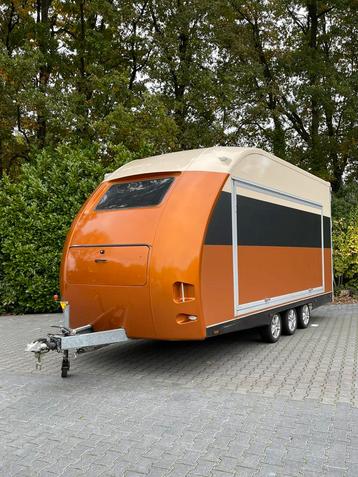 Gesloten aanhangwagen 3-as Quickmove TR35 3500 kg beschikbaar voor biedingen