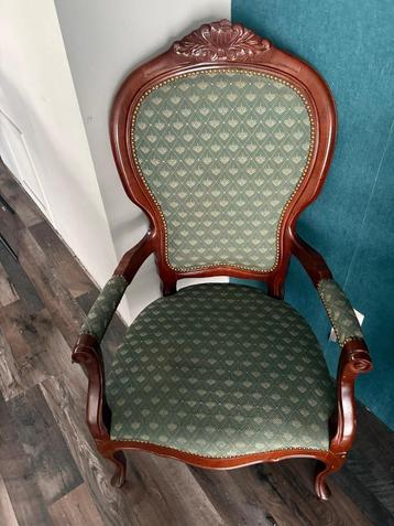 Dames stoel beschikbaar voor biedingen