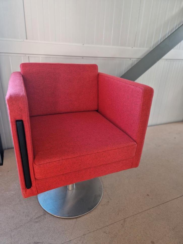 Unieke nieuwe design stoel met uitklaptafel Lensvelt, Huis en Inrichting, Stoelen, Nieuw, Eén, Stof, Ophalen