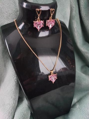 Goudkleurig ketting met oorbellen (set) €2,00 beschikbaar voor biedingen