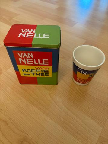 Blik en beker Van Nelle beschikbaar voor biedingen