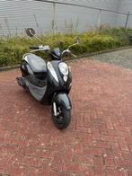 Sym mio 50 snor, Fietsen en Brommers, Scooters | SYM, Zo goed als nieuw, Benzine, 50 cc, Maximaal 25 km/u