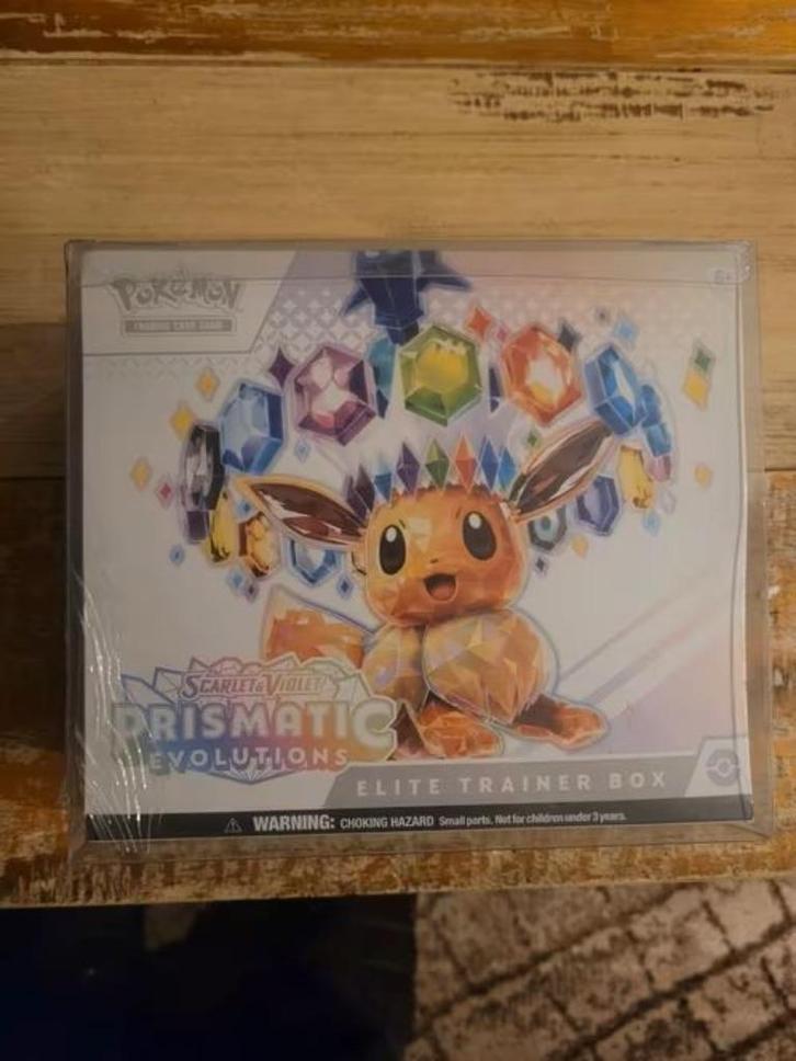 Pokémon Prismatic Evolutions ETB sealed & in protected case, Hobby en Vrije tijd, Verzamelkaartspellen | Pokémon, Nieuw, Ophalen of Verzenden