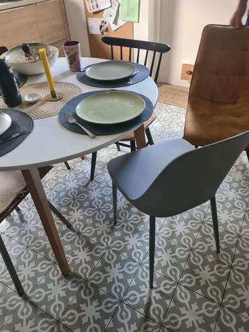 Gratis op te halen in Huisen: grijze stoel