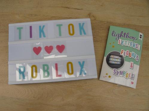 Lightbox met 90 letters, figuren en symbolen, Huis en Inrichting, Woonaccessoires | Tekstborden en Spreuken, Zo goed als nieuw