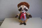 pluche wasbeer met hoed en rode sjaal van gamble pleasure, Ophalen of Verzenden, Zo goed als nieuw, Beer