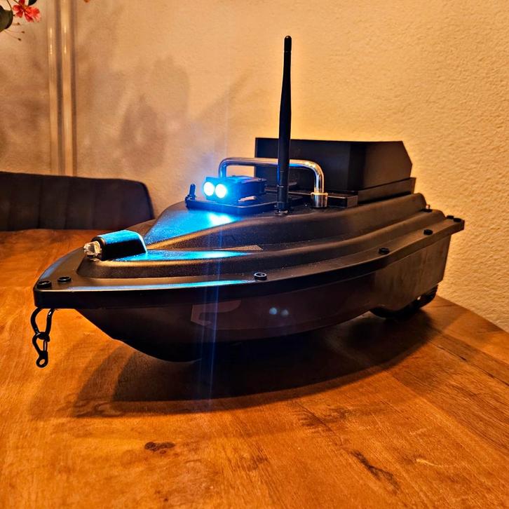 Voerboot Karper met Deeper dieptemeter, Watersport en Boten, Hengelsport | Karpervissen, Zo goed als nieuw, Overige typen, Ophalen of Verzenden