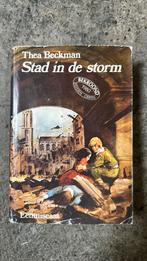 Stad in de Storm - Thea Beckman, Ophalen of Verzenden, Gelezen