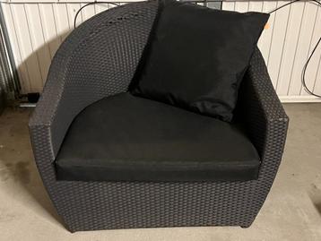 ruime loungefauteuil beschikbaar voor biedingen