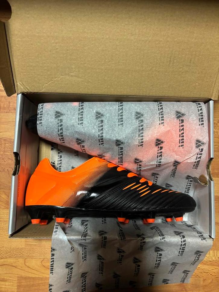 Nieuwe voetbalschoenen, Sport en Fitness, Voetbal, Nieuw, Schoenen, Maat XS of kleiner, Ophalen of Verzenden