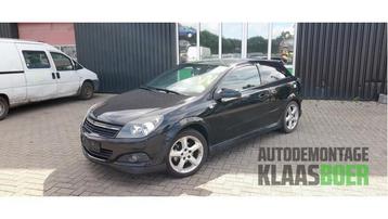 Voorbumper van een Opel Astra beschikbaar voor biedingen