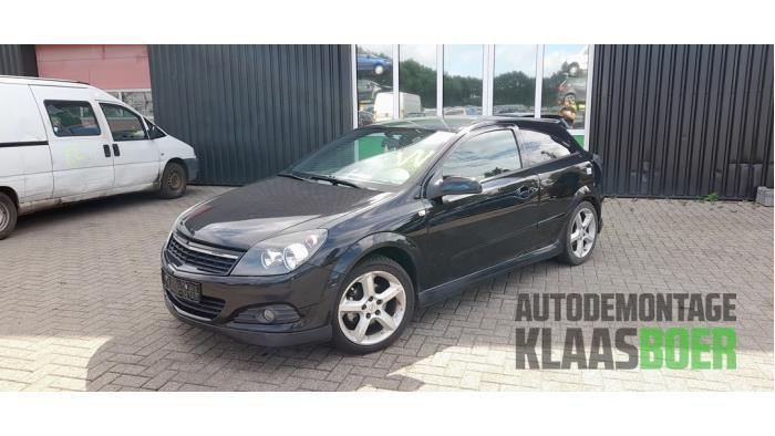 Voorbumper van een Opel Astra, Auto-onderdelen, Carrosserie en Plaatwerk, Bumper, Opel, Gebruikt, 6 maanden garantie, 12 maanden garantie