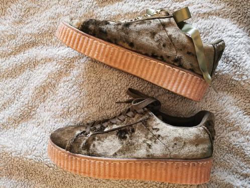 Groene velvetgympen, nieuw in doos, maat 39, Kleding | Dames, Schoenen, Nieuw, Sneakers of Gympen, Groen, Ophalen of Verzenden
